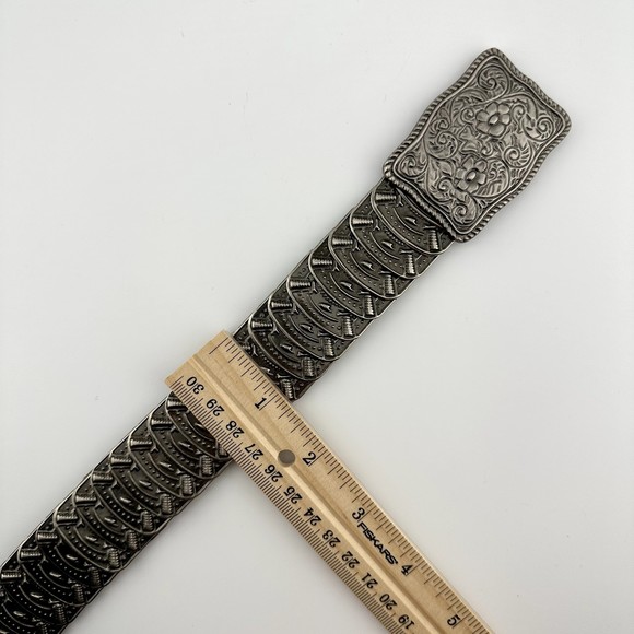 Vintage 70\'s 80\'s Silver Tone Metal Stretch Embossed Belt Elastic Western 35\